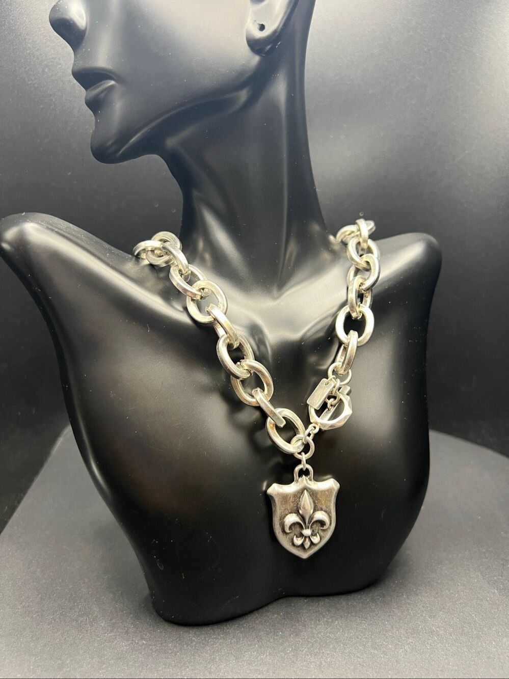 NWT Stigma Silver Tone Chunky Chain Necklace w Fleur De Lis Shield Pendant - Picture 9 of 9